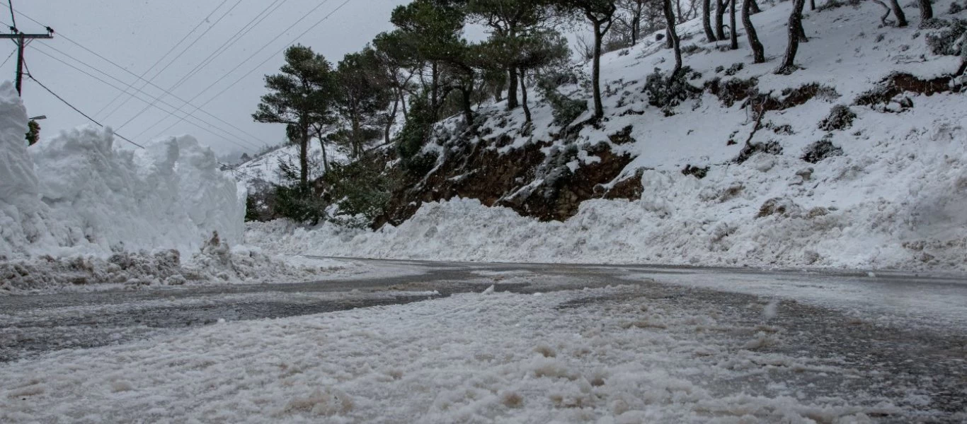 Καιρός: «Ηρεμεί» σιγά σιγά ο «Ηφαιστίων» - Εξασθενούν τα έντονα καιρικά φαινόμενα